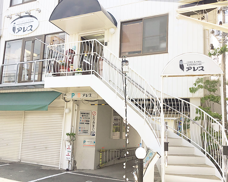 ヘアーサロン アレス 外観入口階段